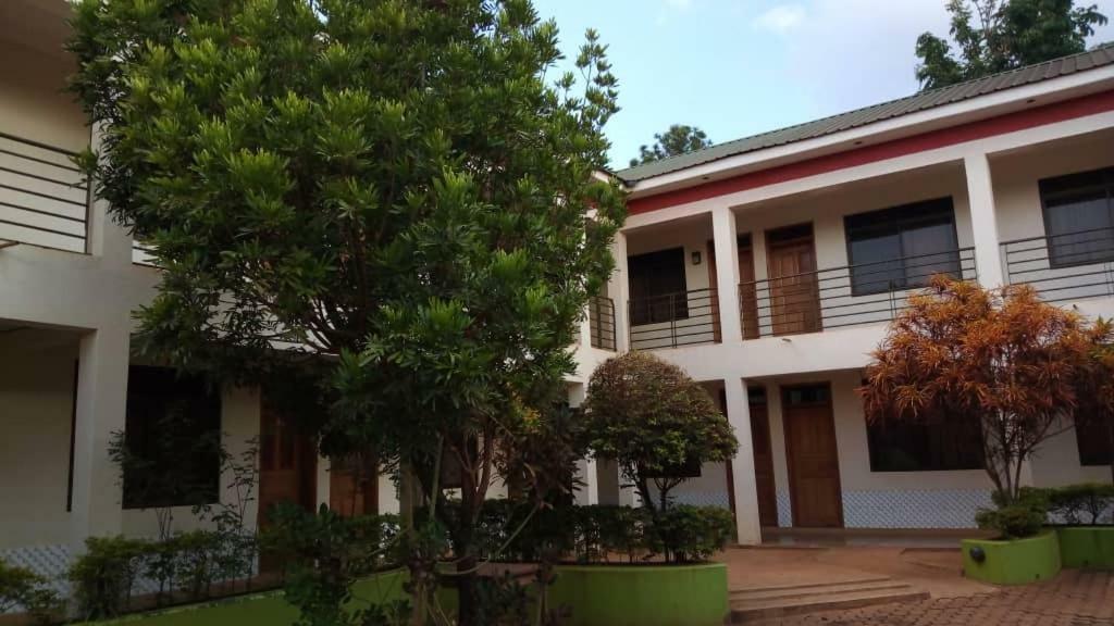 Kanberra Hotel Lira Екстериор снимка