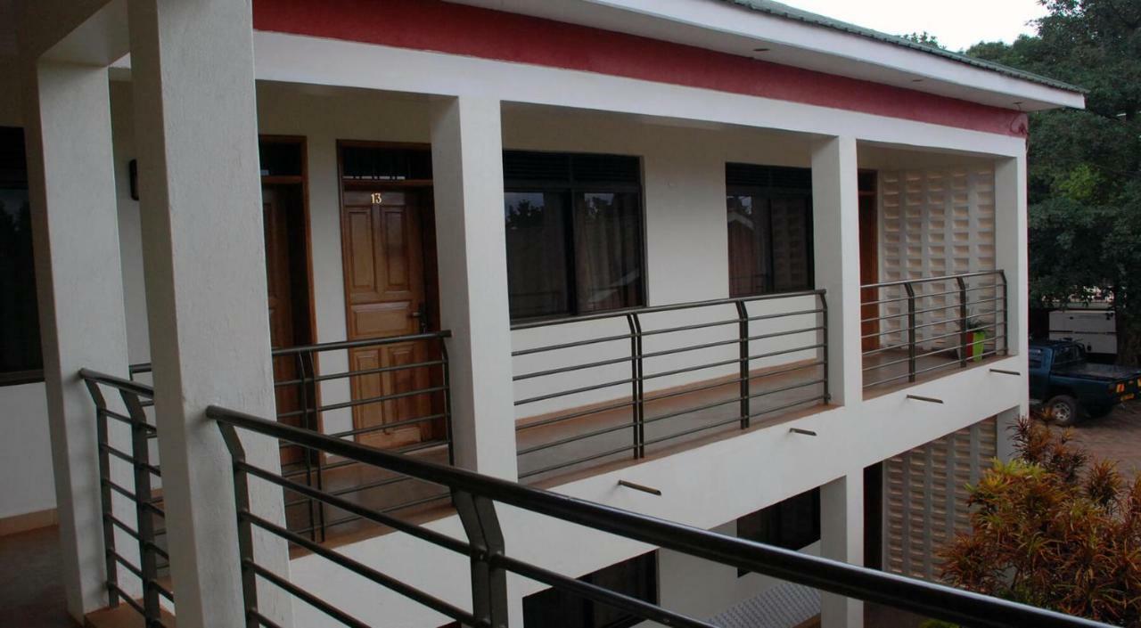 Kanberra Hotel Lira Екстериор снимка