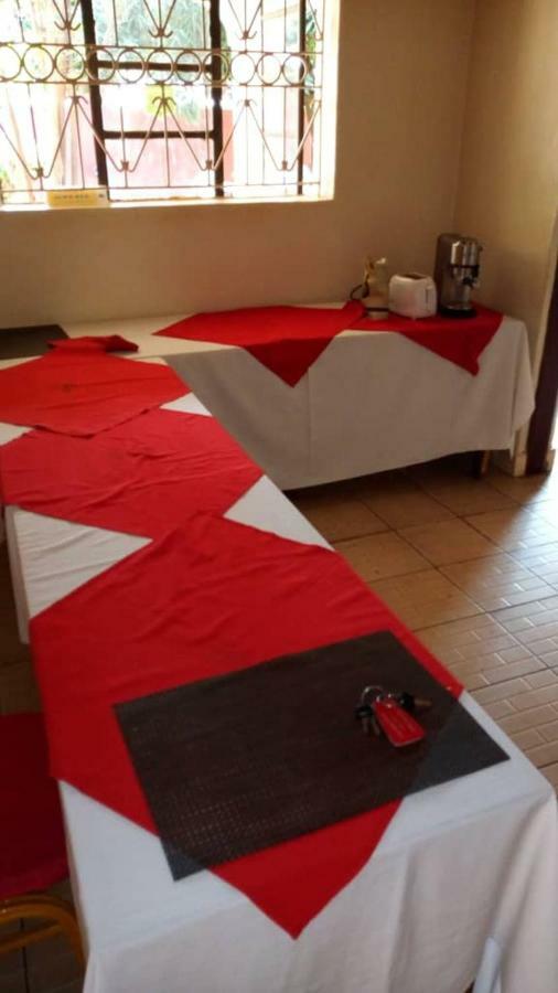 Kanberra Hotel Lira Екстериор снимка