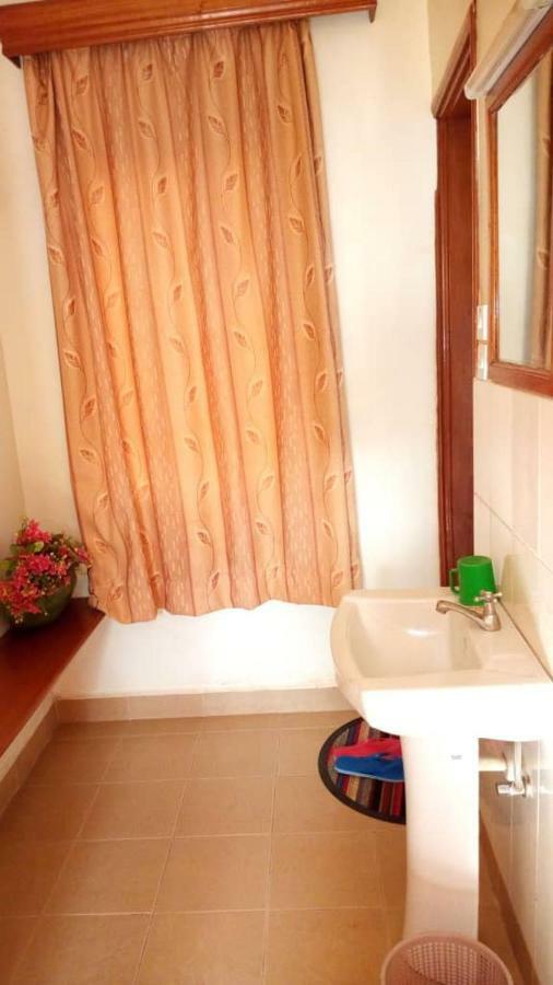 Kanberra Hotel Lira Екстериор снимка
